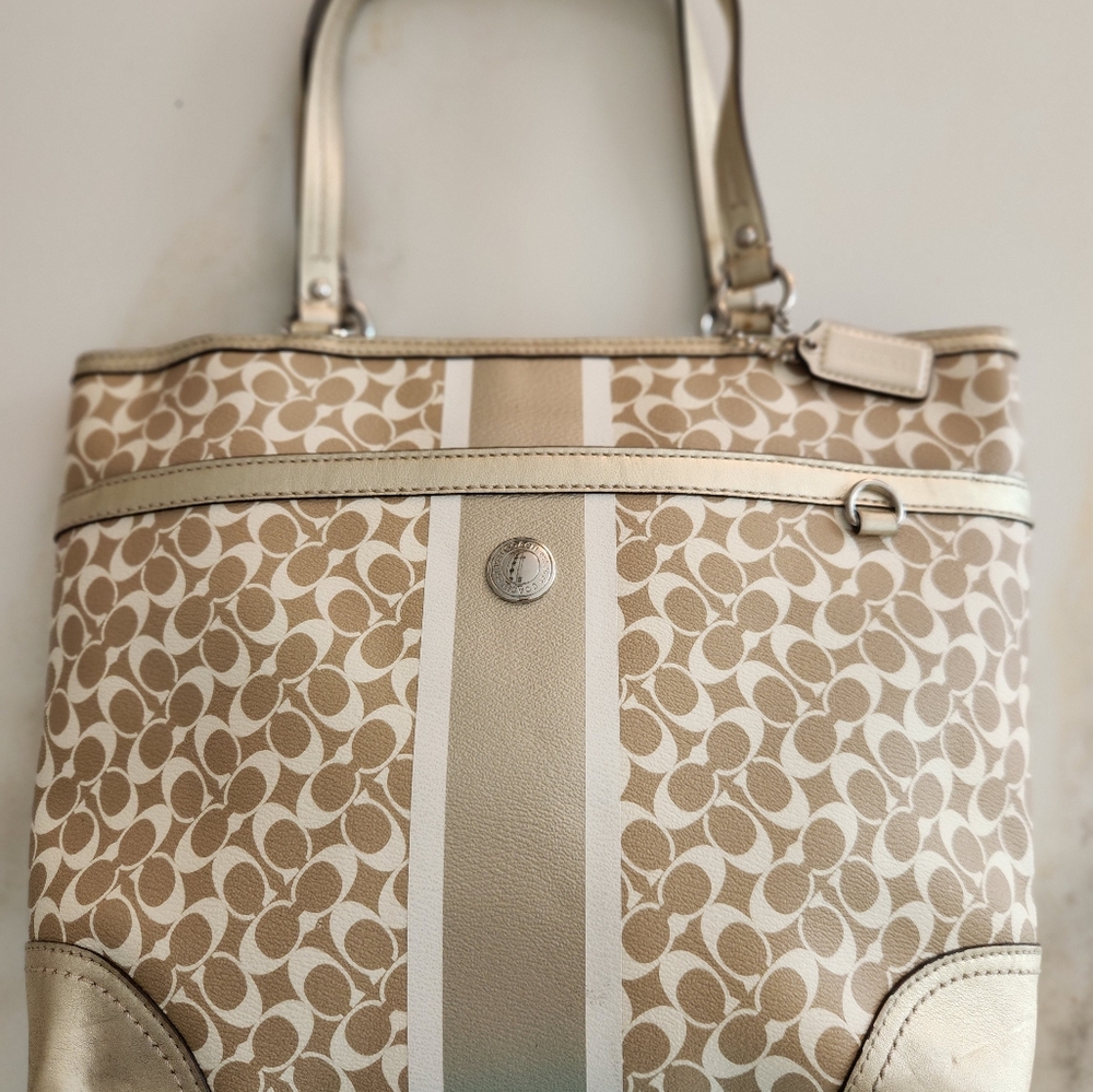 Gorgeous Coach Chelsea Heritage Shoulder bag. Gold, Khaki & Cream EUC - Picture 15 of 16